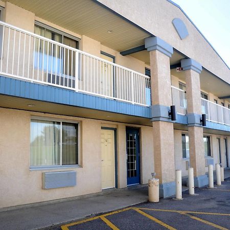 Country Lane Inn & Suites Swift Current Exterior photo