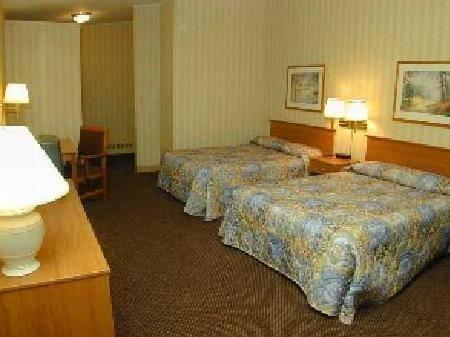 Country Lane Inn & Suites Swift Current Room photo